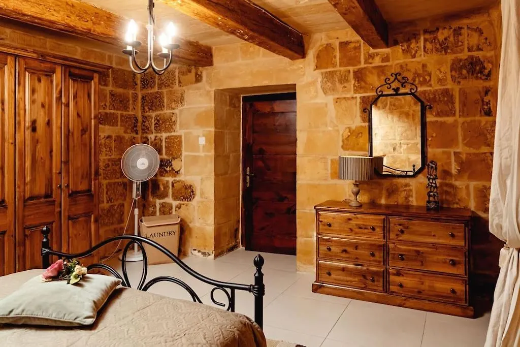 Enchanting 2Bdr Townhouse In Valletta Centre! 0*,