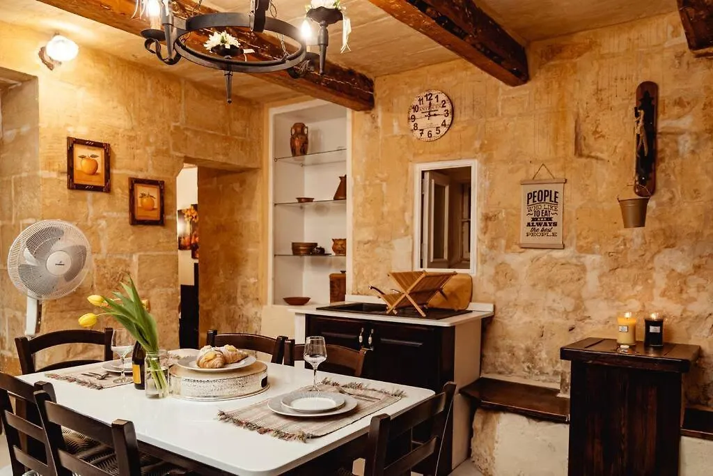 Enchanting 2Bdr Townhouse In Valletta Centre! Apartment