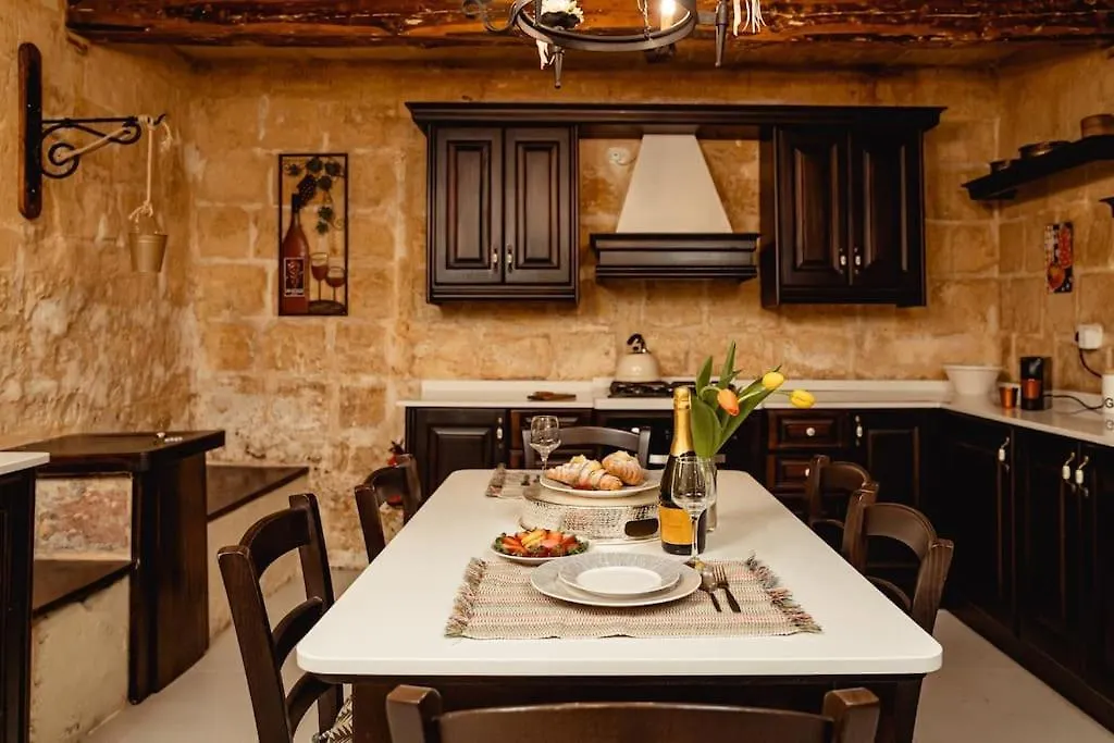 Apartment Enchanting 2Bdr Townhouse In Valletta Centre!