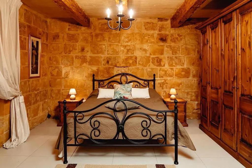 Enchanting 2Bdr Townhouse In Valletta Centre! 0*,
